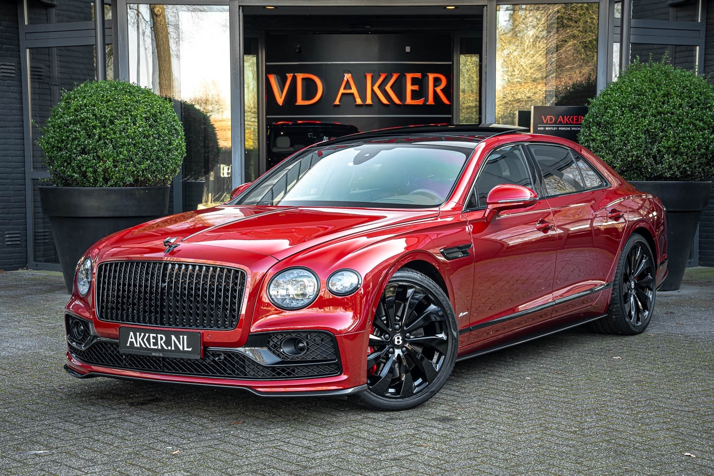 Bentley Flying Spur - Azure Hybrid Blackline | Massage | Head-up | Stitching | 22 Inch | Rotating Display - AutoWereld.nl