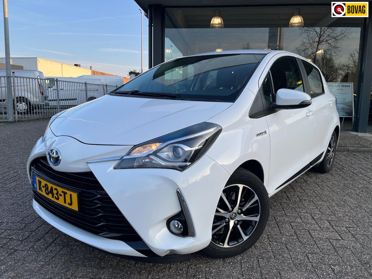 Toyota Yaris - 1.5 Hybrid Aspiration|Cruise control|Stoelverwarming - AutoWereld.nl