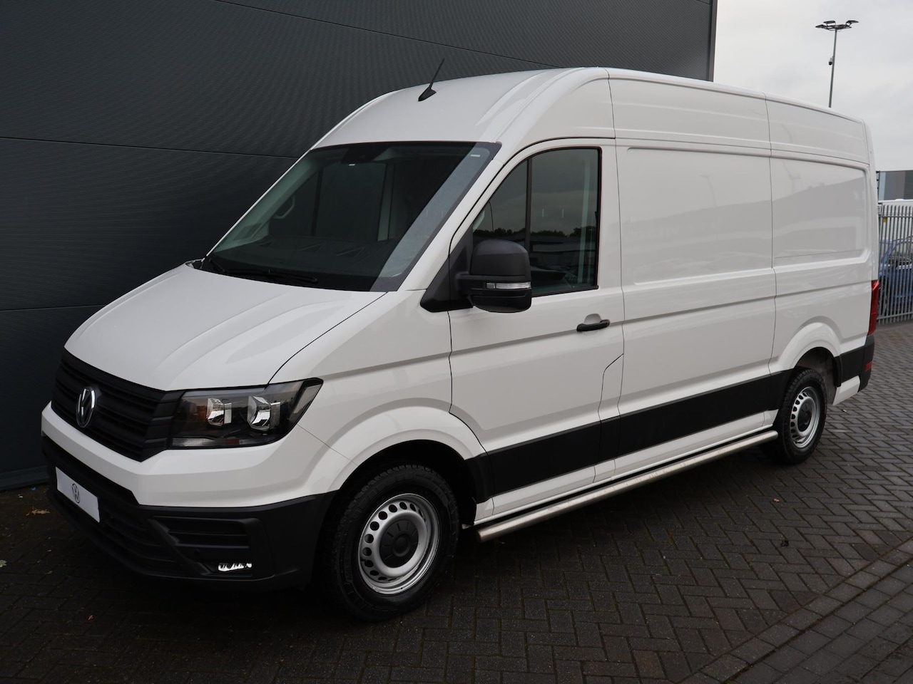 Volkswagen Crafter - 30 2.0 TDI L3H3 | 140 PK | trekhaak | Parkeersensoren voor en achter | Navigatiesysteem | - AutoWereld.nl