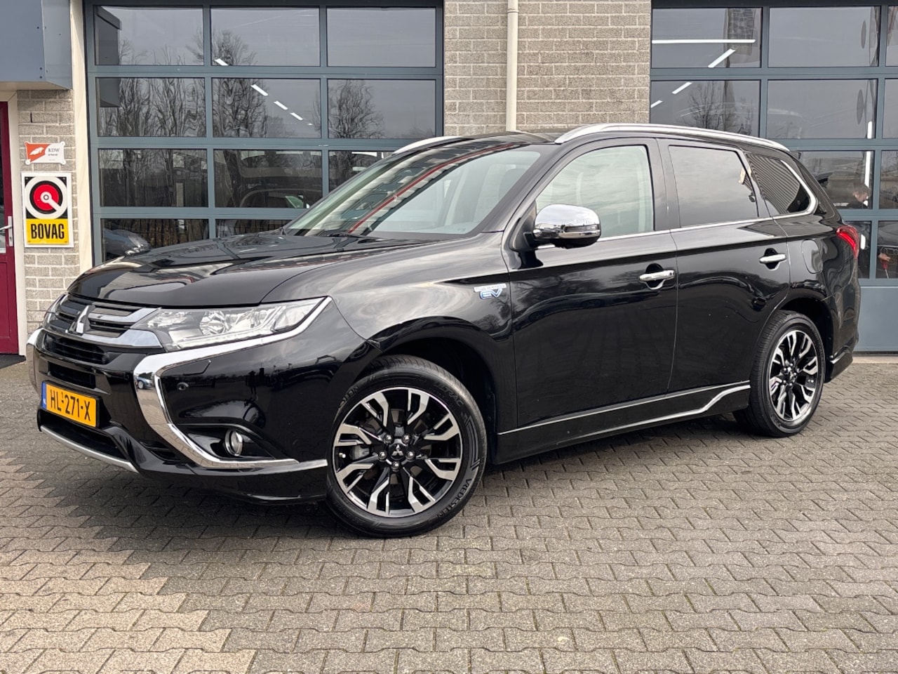 Mitsubishi Outlander - 2.0 PHEV instyle+ | SCHUIFDAK | TREKHAAK | LEER | - AutoWereld.nl