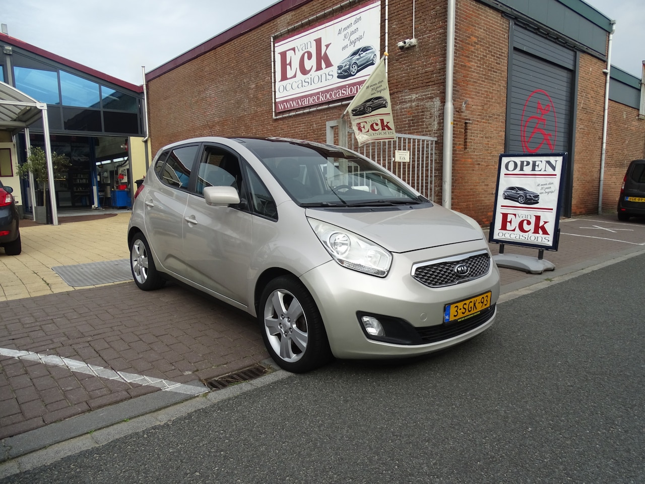 Kia Venga - 1.6 CVVT X-ecutive AUTOMAAT - AutoWereld.nl