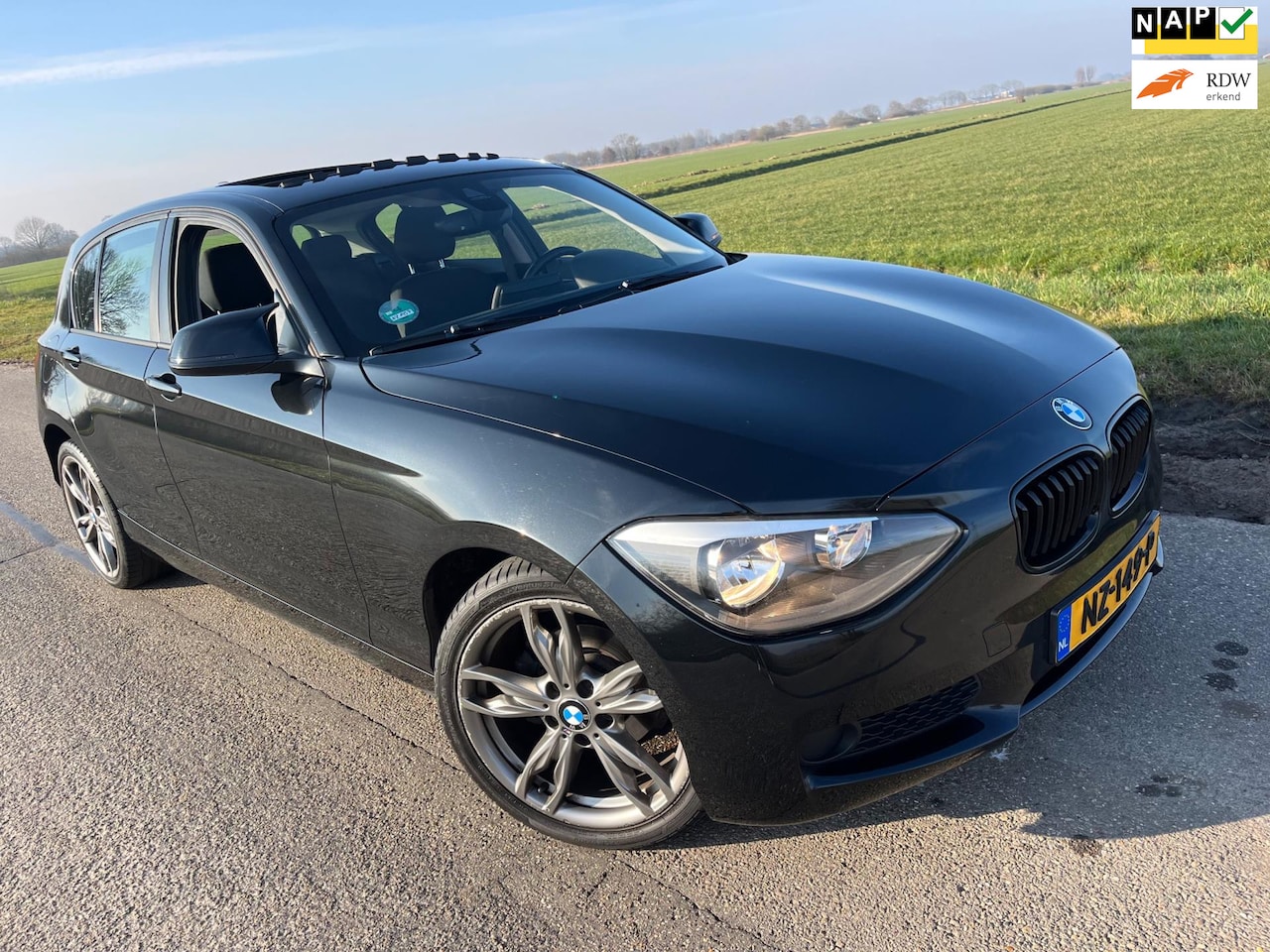 BMW 1-serie - 116i / full options M pakket (motorlampje ) - AutoWereld.nl