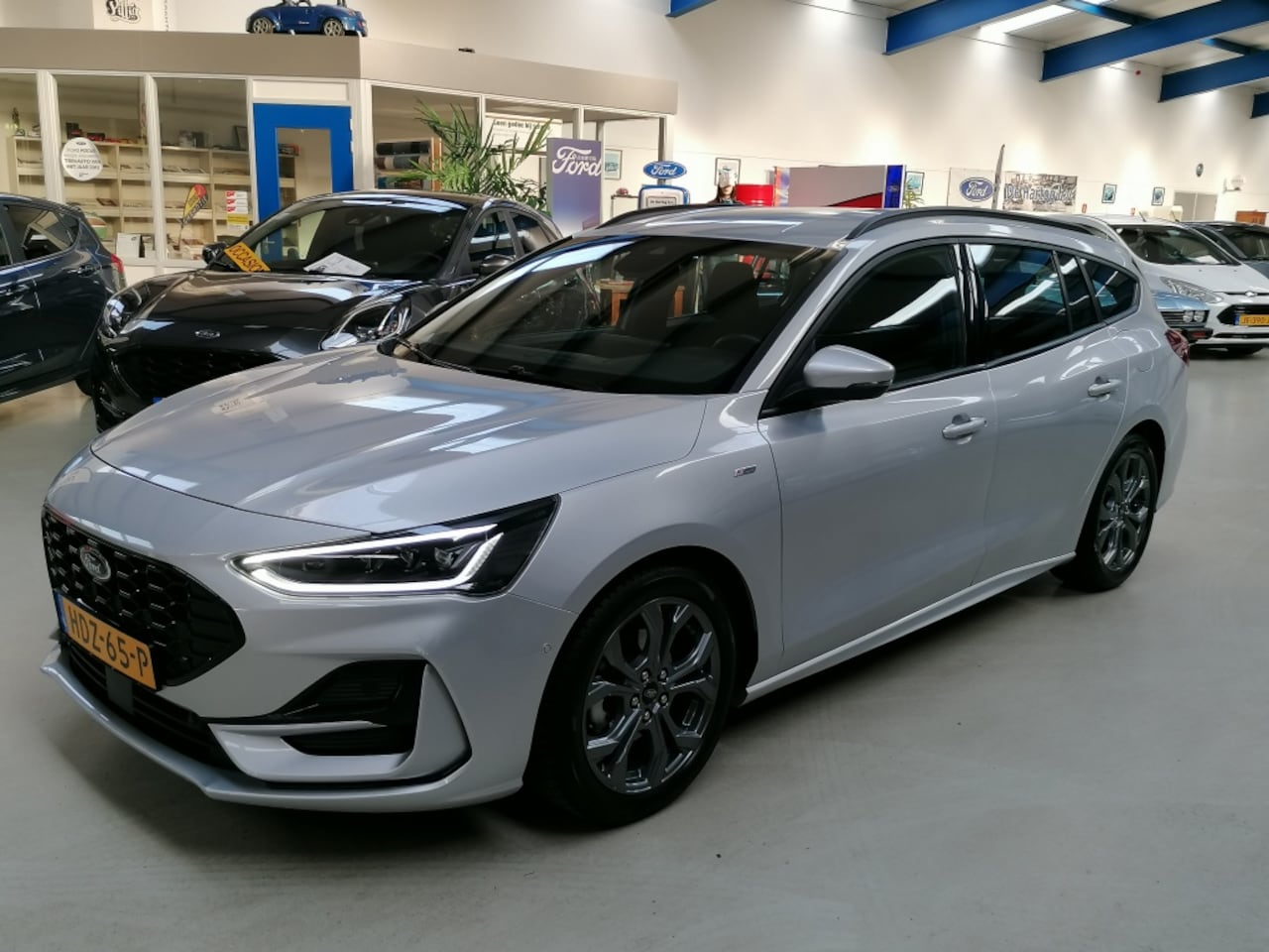 Ford Focus Wagon - 125PK Hybrid ST Line - AutoWereld.nl