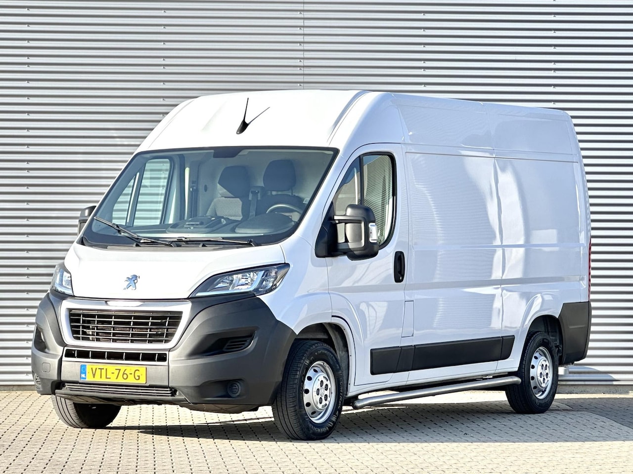 Peugeot Boxer - 2.2 BlueHDi 120 L2H2 Trekhaak dealer onderh. 1ste eigenaar - AutoWereld.nl