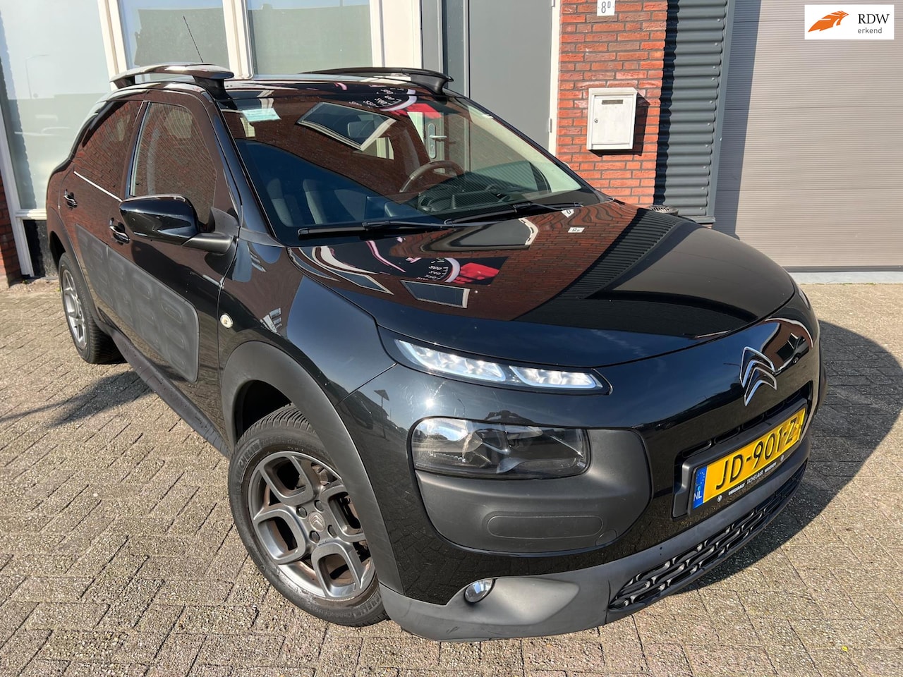 Citroën C4 Cactus - 1.2 PureTech Shine / Navi / Camera / PDC / Clima - AutoWereld.nl