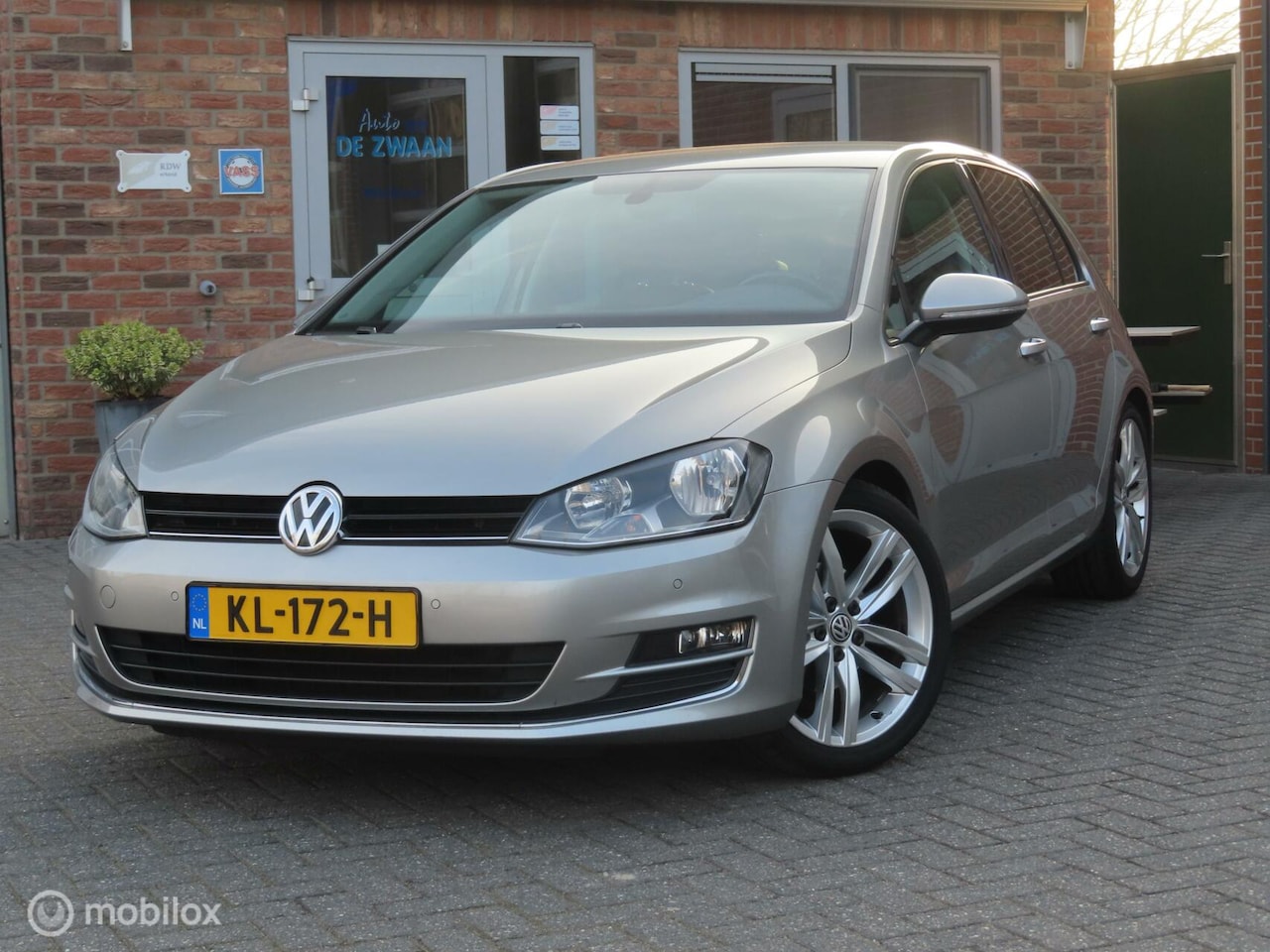 Volkswagen Golf - 1.2 TSI Highline/camera/pdc/18"/led/stoelverw. - AutoWereld.nl