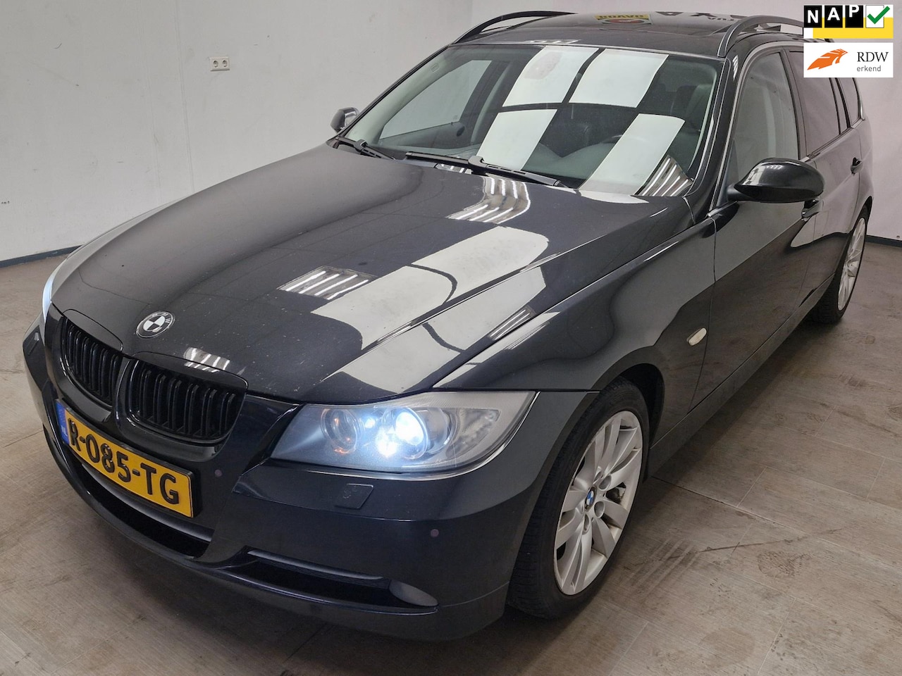 BMW 3-serie Touring - 330d AUTOMAAT ! OPEN DAK ! RIJD PERFECT ! - AutoWereld.nl