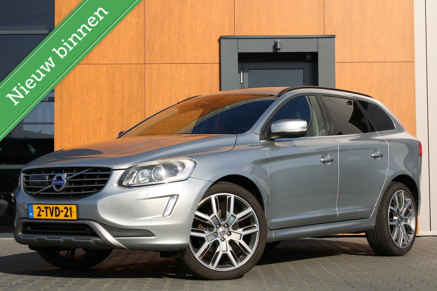 Volvo XC60 - 2.0 D4 FWD Automaat | Trekhaak | Xenon | Navi - AutoWereld.nl