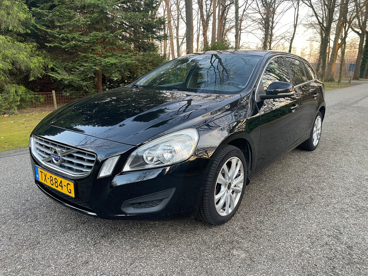 Volvo V60 - 1.6 T4 Momentum 180Pk Vol lederen interieur - AutoWereld.nl