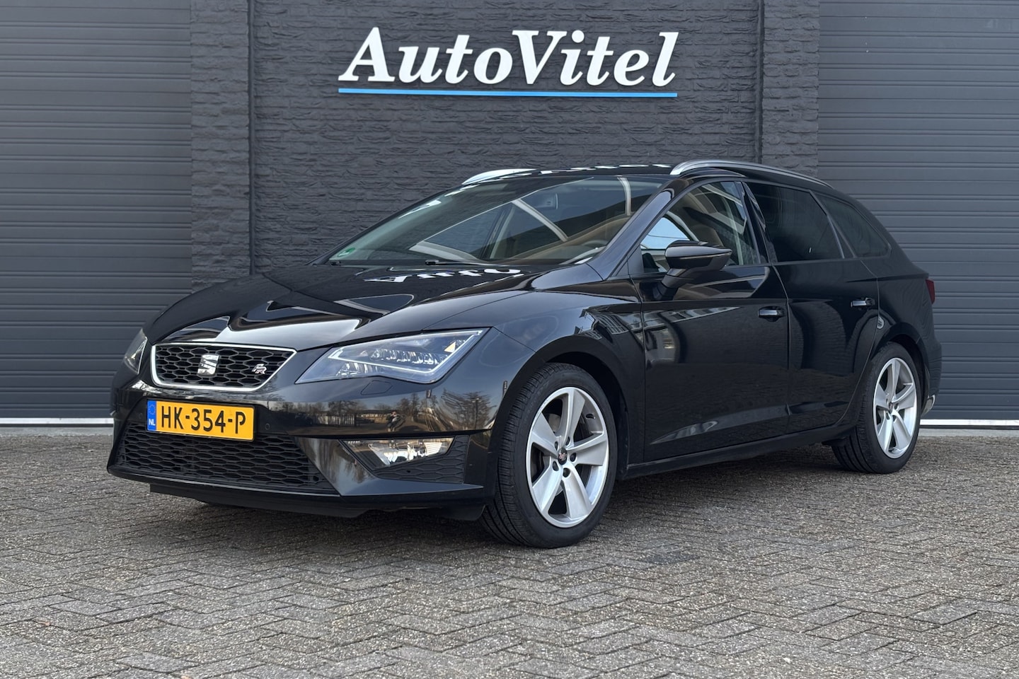 Seat Leon ST - 1.4 TSI 150 PK FR-Line | Trekhaak | Sportstoelen | PDC V & A | Navi - AutoWereld.nl