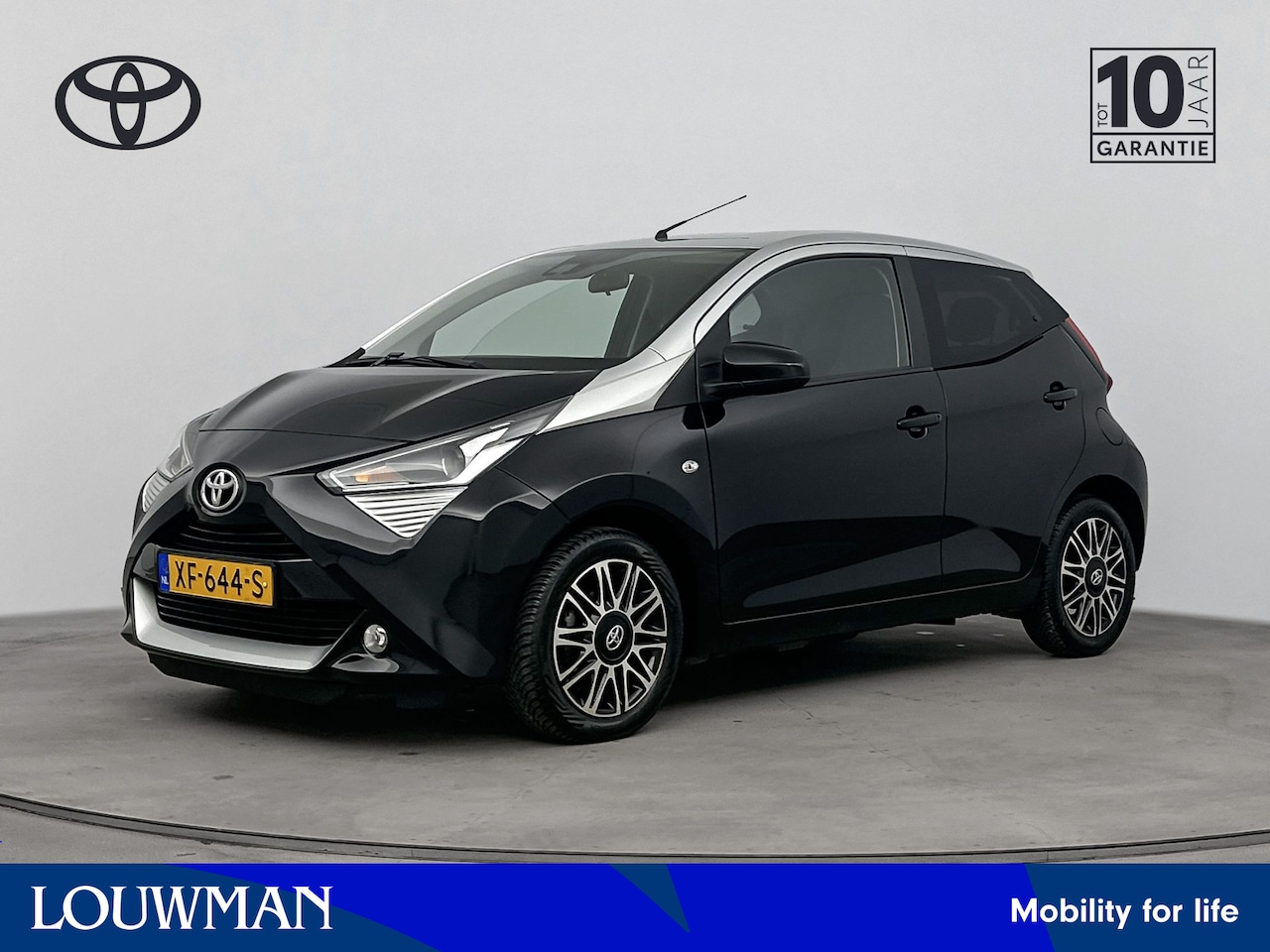 Toyota Aygo - 1.0 VVT-i x-clusiv | Safety Sense | Airco Aut. | LM velgen | Half leder | - AutoWereld.nl