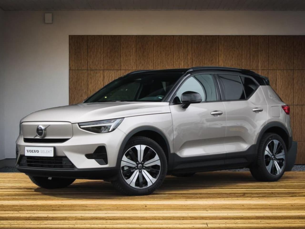 Volvo XC40 - Recharge Core 70 kWh | Climate Pack | Getint Glas | Camera | 19-Inch - AutoWereld.nl