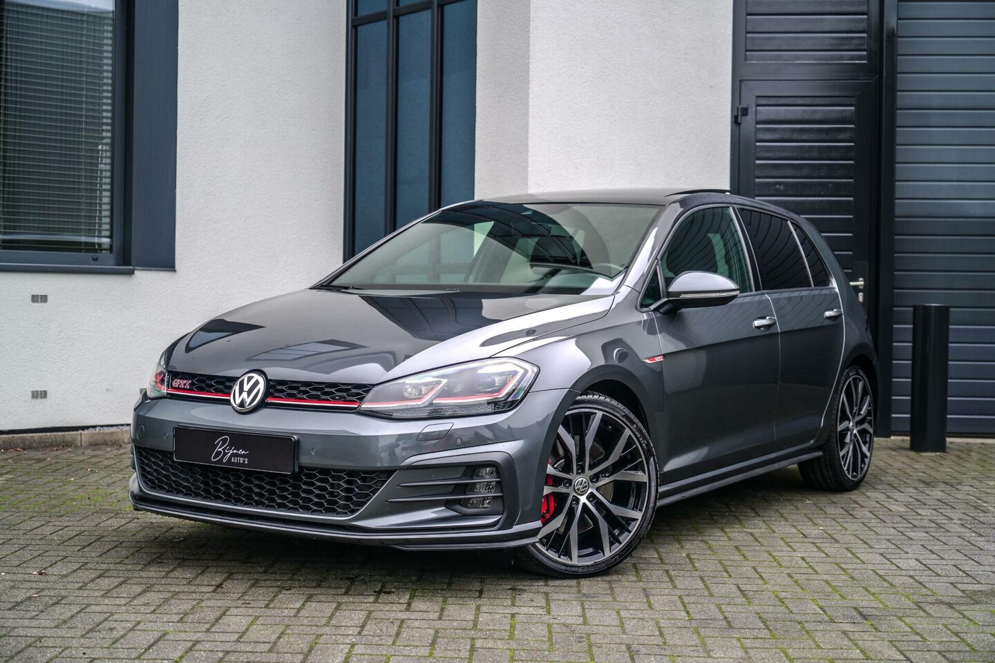 Volkswagen Golf - 2.0 TSI GTI Performance 245PK PANO / KEYLESS / CAMERA - AutoWereld.nl