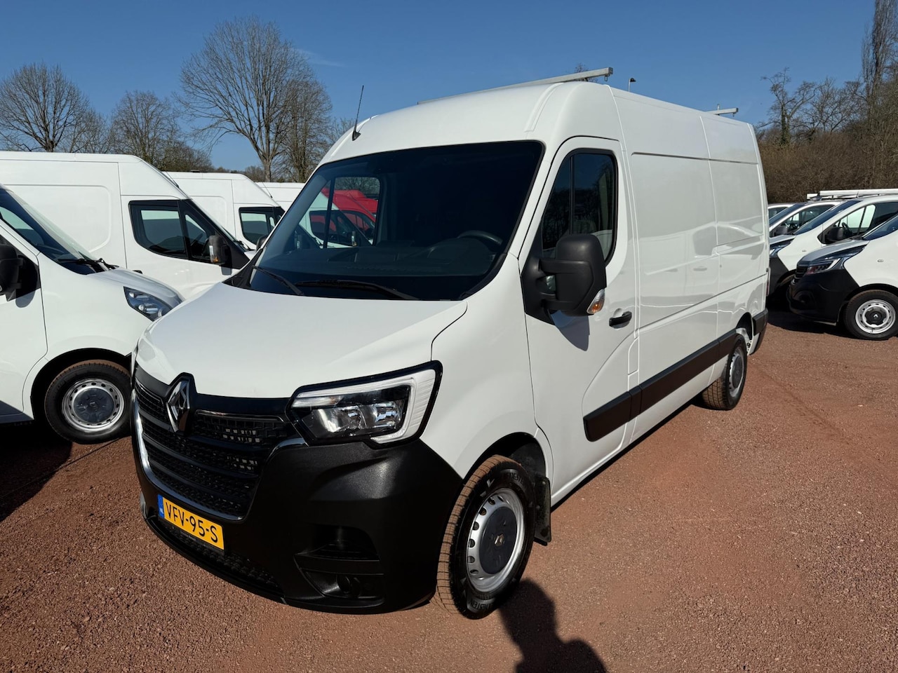 Renault Master - T35 2.3 dCi 150PK L2H2 3500kg Trekhaak / Cruise - AutoWereld.nl