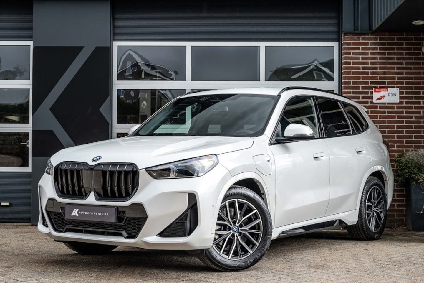 BMW X1 - xDrive25e M Sport | Shadow | Driving Ass. Plus | Camera | Adapt. Led | Stoelverwarming | 1 - AutoWereld.nl