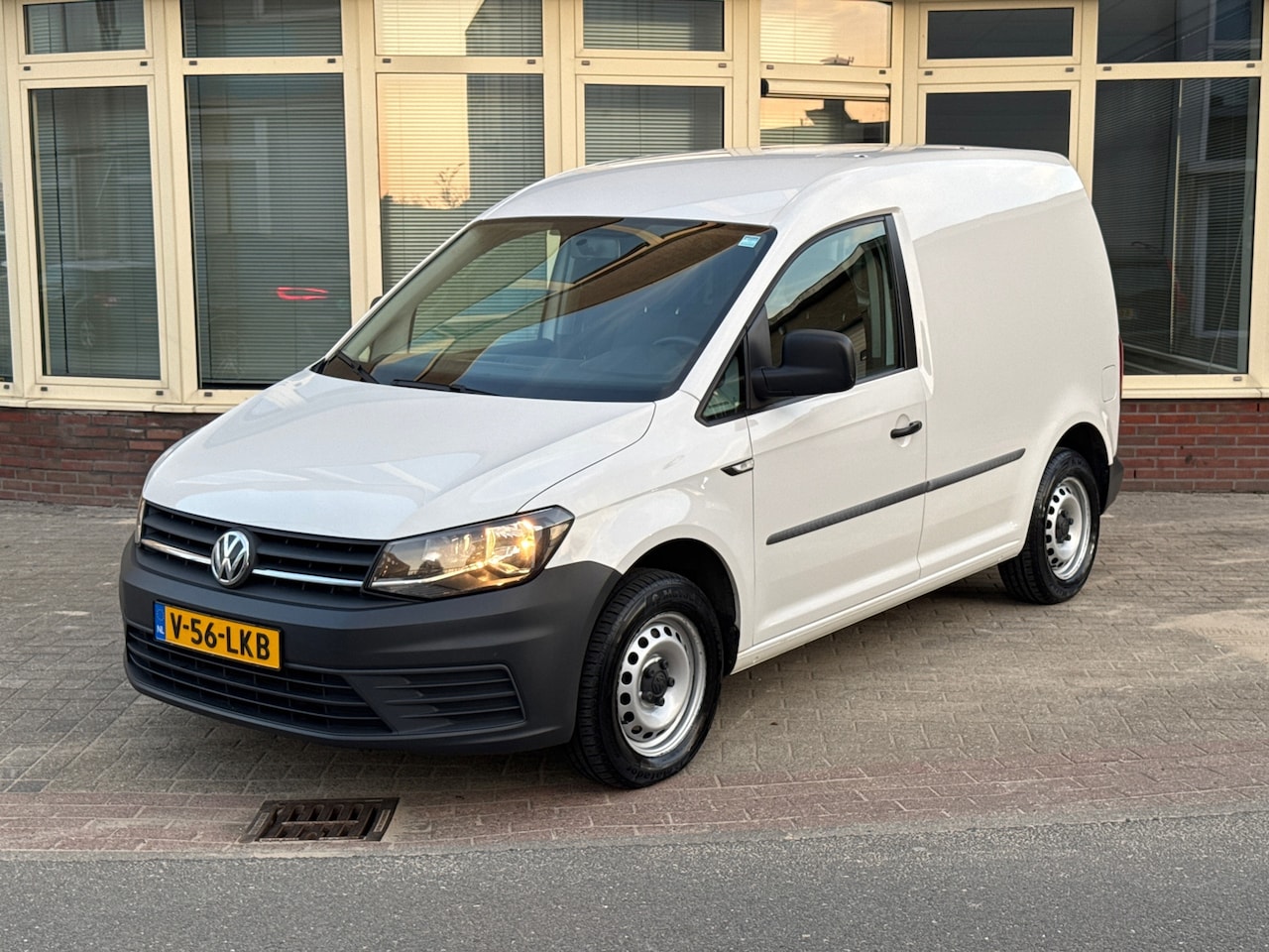 Volkswagen Caddy - 2.0 TDI L1H1 BMT Trendline AUTOMAAT | Airco | Cruise | NWSTAAT - AutoWereld.nl