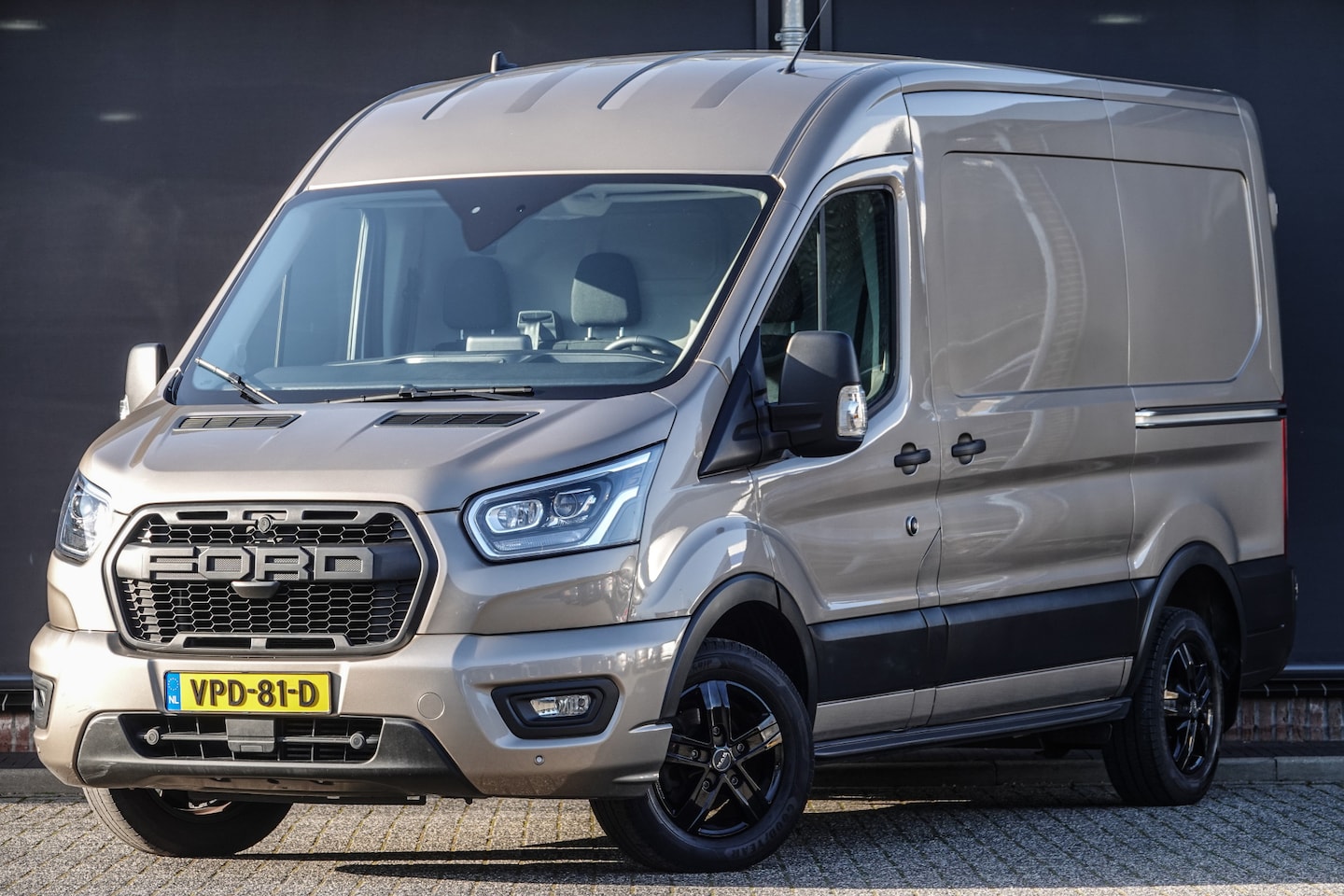 Ford Transit - L2H2 2.0Tdci 170Pk Aut. | Raptor Edition | 2xSchuifdeur | Achteruitrijcamera | Trekhaak | - AutoWereld.nl