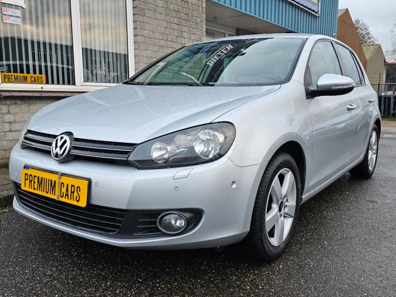 Volkswagen Golf - 1.2 TSI Highline BlueMotion Parkeer Assist / Parkeerhulp / Airco - AutoWereld.nl