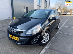 Opel Corsa - 1.4-16V Design Edition / 1 JAAR APK / AIRCO / NAP / BOEKJES / NETJES ONDERHOUDEN / ZEER NE