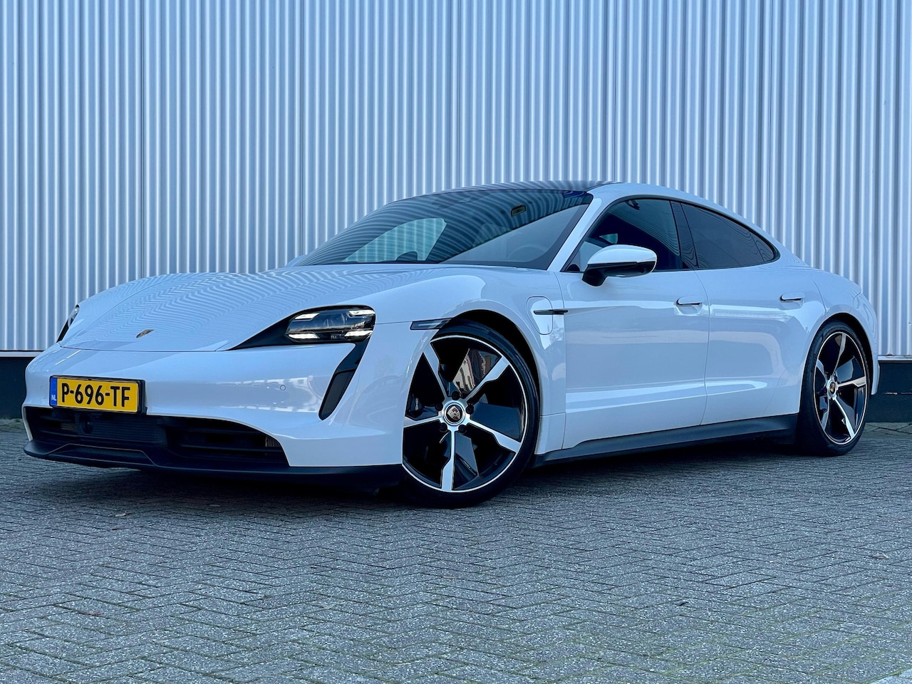 Porsche Taycan - Performance 84 kWh | Porsche Approved | Warmtepomp | cruise control adaptief met Stop&Go | - AutoWereld.nl