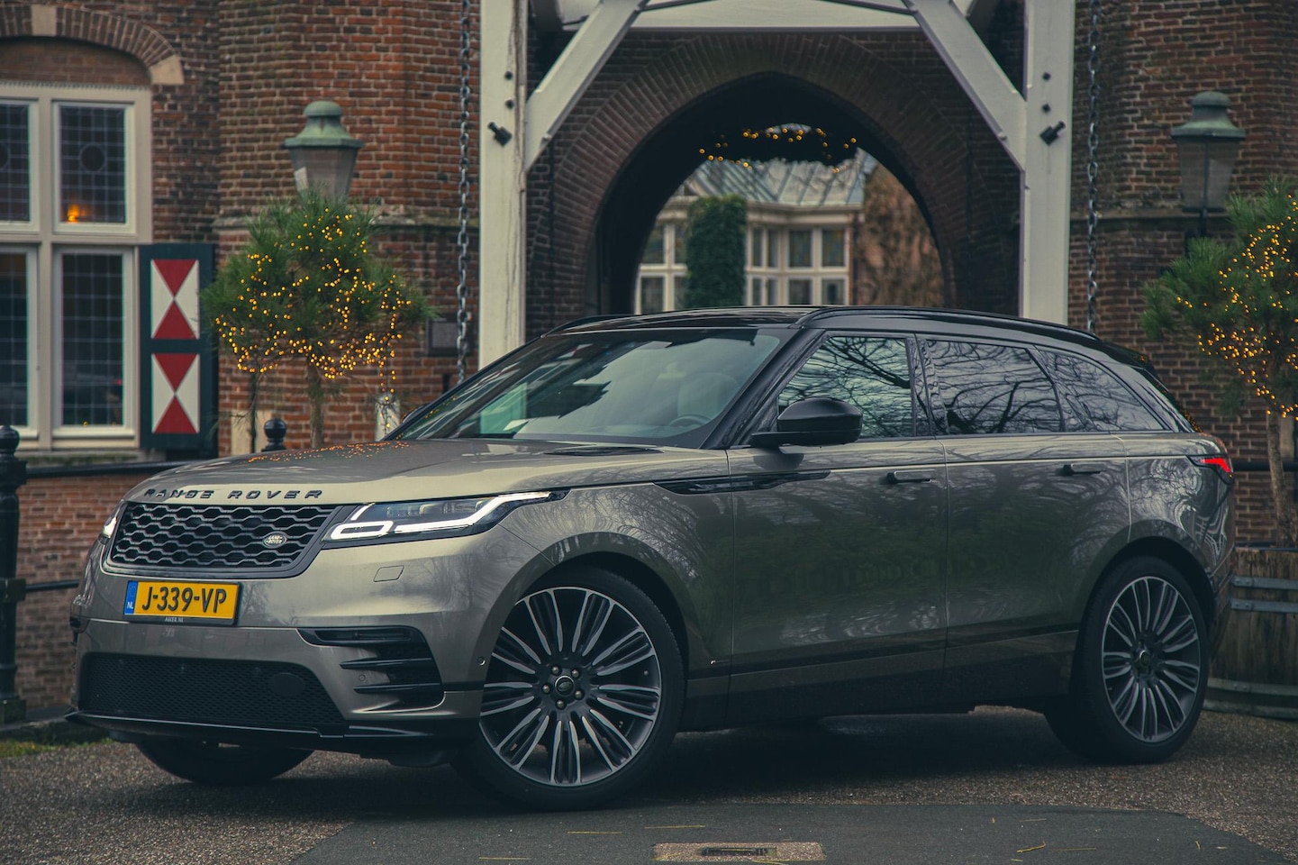 Land Rover Range Rover Velar - 2.0 P300 Turbo AWD R-Dynamic HSE Luchtvering | Pano | 22'' | Head-Up | ACC | Surround Soun - AutoWereld.nl