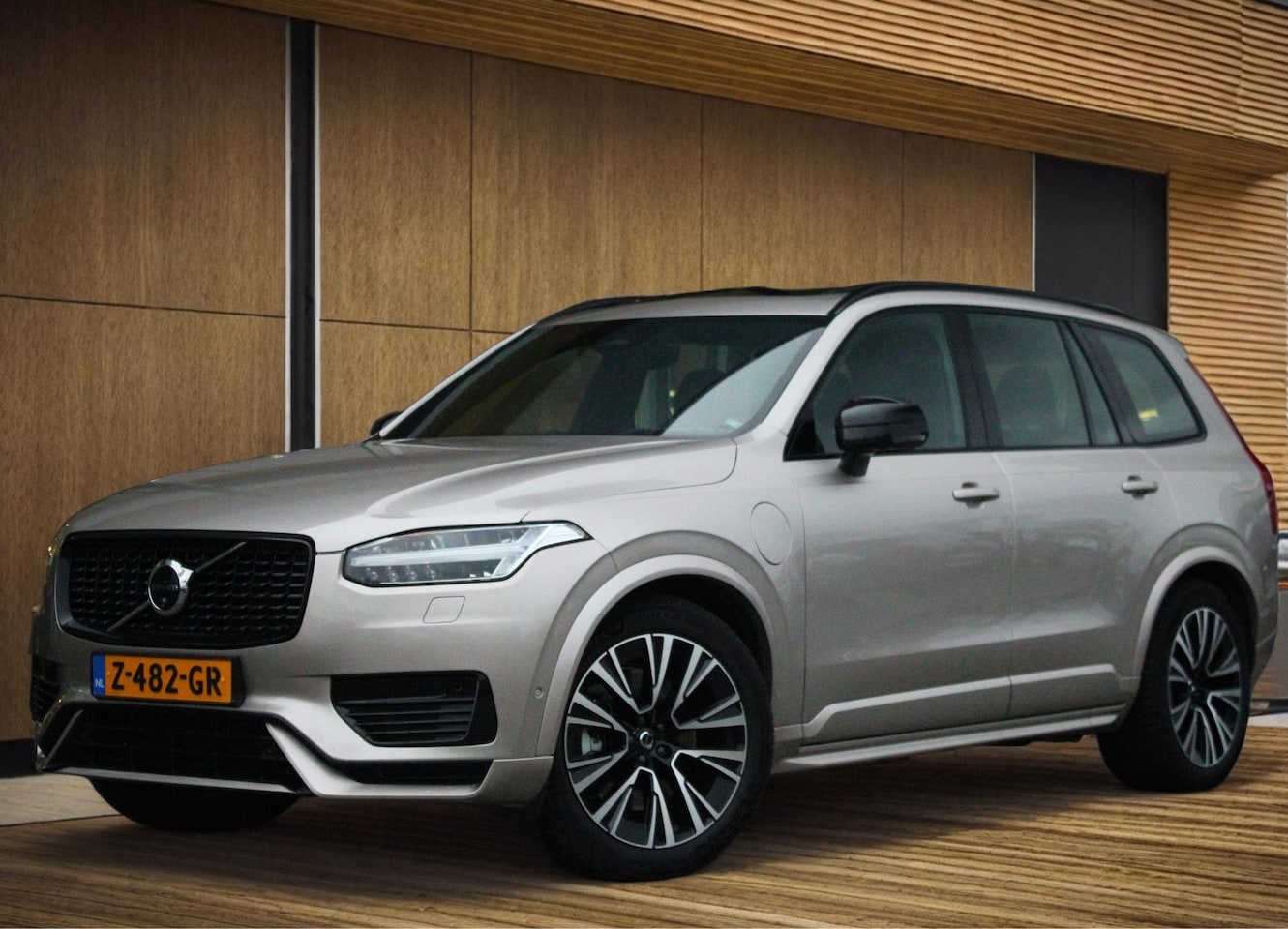 Volvo XC90 - 2.0 T8 Recharge AWD Ultimate Dark | Luchtvering | Panoramadak | Bowers & Wilkins | 360° Ca - AutoWereld.nl