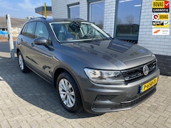 Volkswagen Tiguan - 1.4 TSI Comfortline / Trekhaak wegdraaibaar / Clima Controle / Telefoon / Navigatie