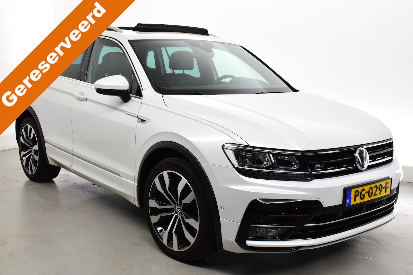 Volkswagen Tiguan - 1.4 TSI 2x R-Line-PANO- 20" -DYNAUDIO- 65 dKM-360 CAM- 1e EIG - AutoWereld.nl