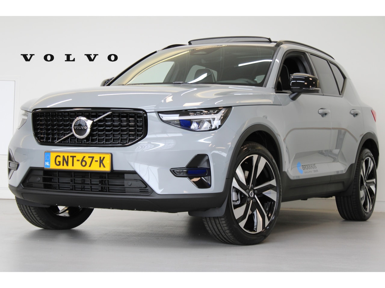 Volvo XC40 - B4 200PK Plus Dark | Panoramadak | 20'' | HK Audio | Memory Stoel | Blis | Nubuck | Panora - AutoWereld.nl