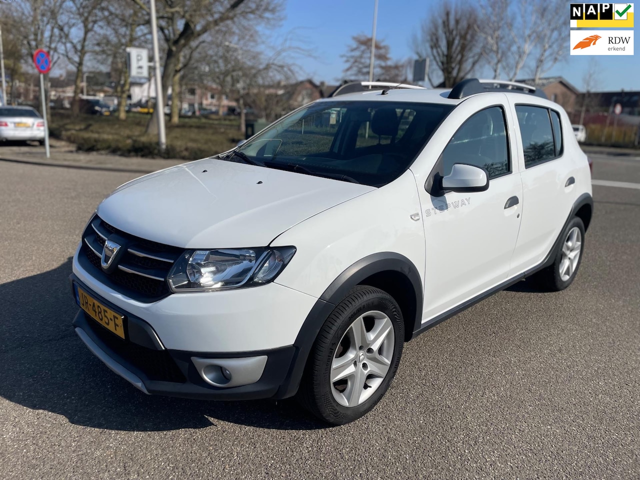 Dacia Sandero Stepway - 0.9 TCe Easy-R Lauréate / automaat / airco / cruise.control / navigatie / bluetooth / elek - AutoWereld.nl