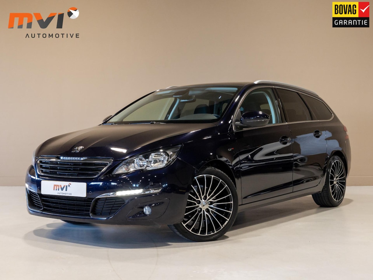 Peugeot 308 SW - 1.2 PureTech Blue Lease Executive / 110pk / Zie omschrijving / Panorama dak / - AutoWereld.nl