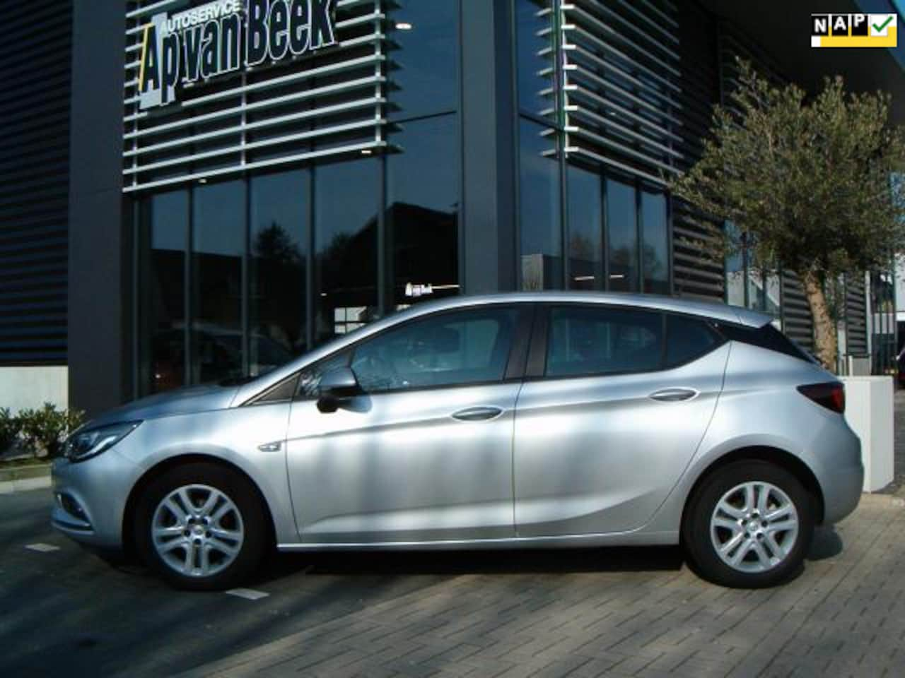 Opel Astra - 1.4 Edition + Trekhaak - AutoWereld.nl