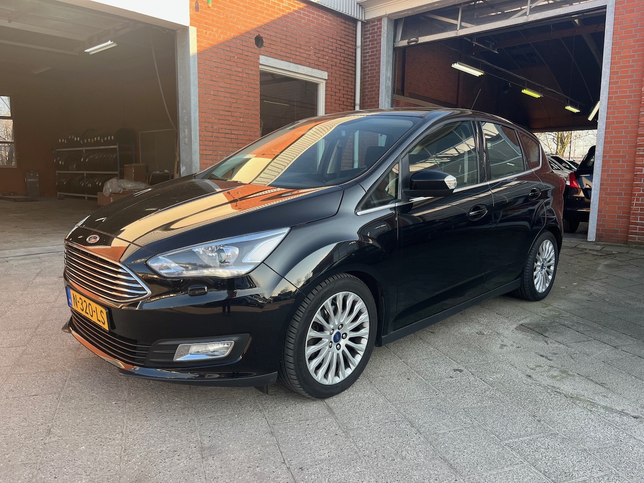 Ford C-Max - 1.5 Titanium | Stoel- en Stuurverwarming | Camera | Xenon | BLIS | Onderhoudshistorie | - AutoWereld.nl