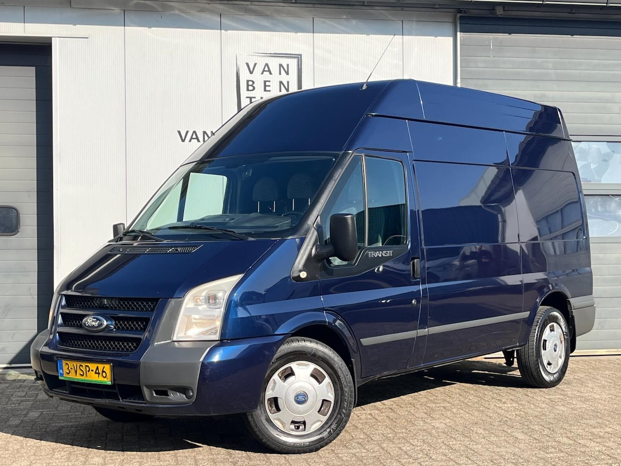 Ford Transit - 350M 3.2TDCI 200pk L2H3 Navi Camera Airco - AutoWereld.nl