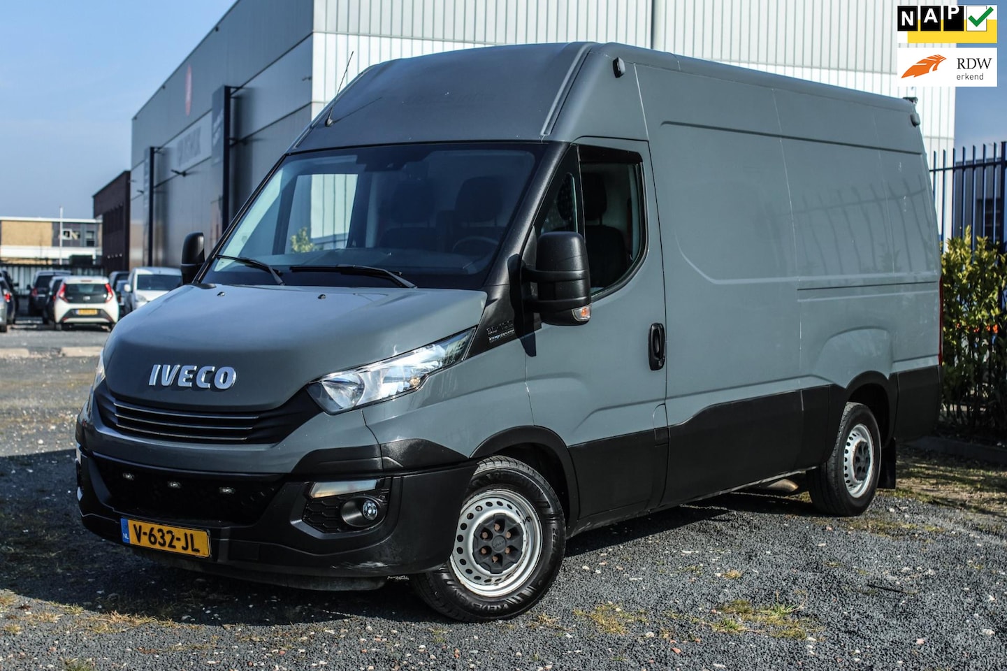 Iveco Daily - 35S16V 2.3 L2H2 156Pk Automaat *Camera*Cruise control* - AutoWereld.nl