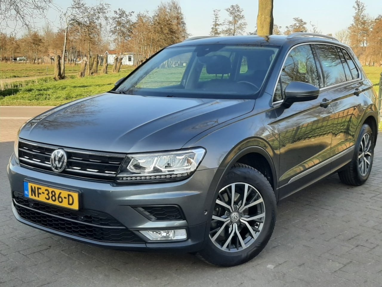 Volkswagen Tiguan - 1.4 TSi 125pk Airco Cruise-control Navigatie Bluetooth Wegklapba - AutoWereld.nl