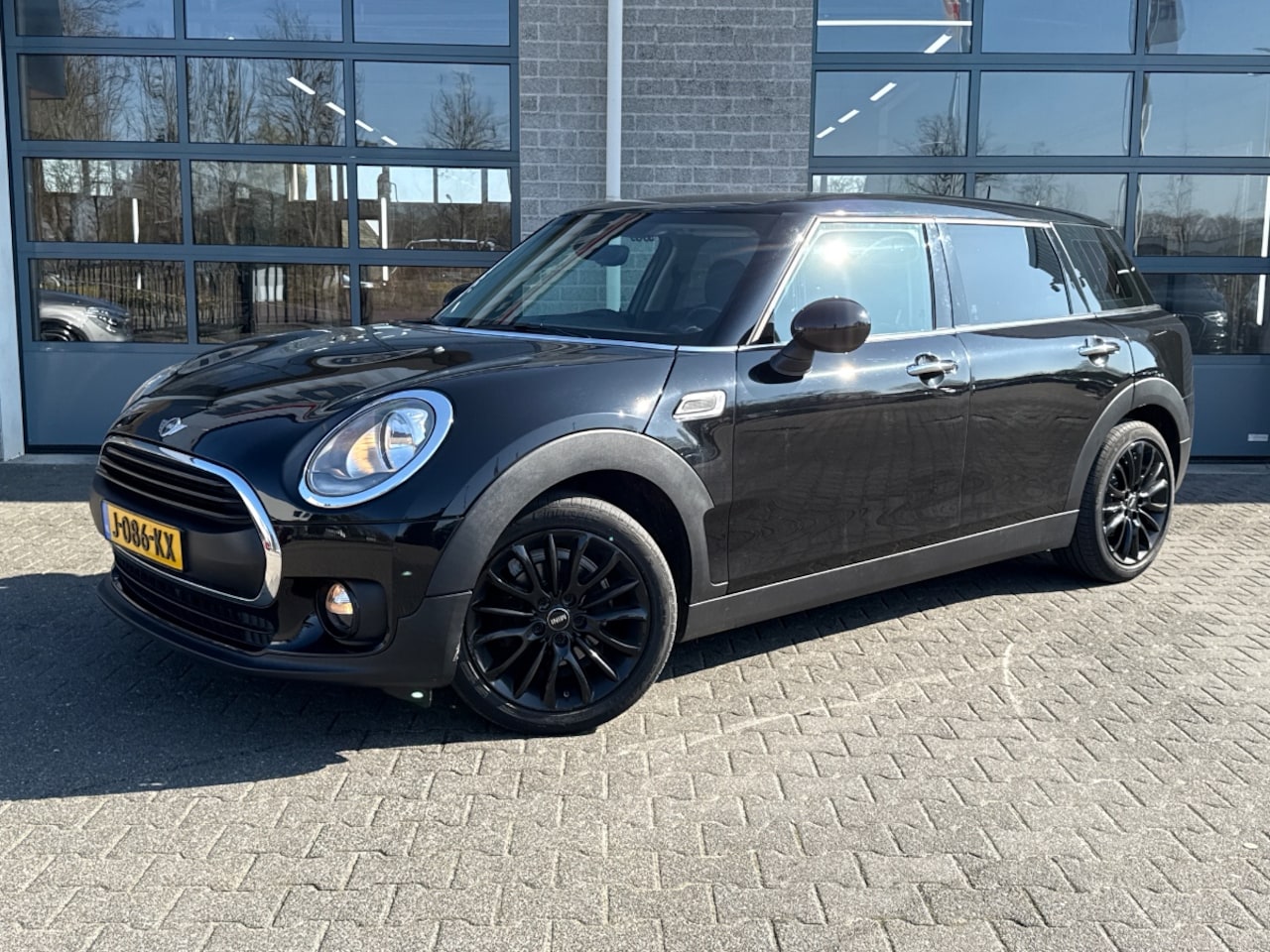 MINI Clubman - 1.5 One Chili Serious Business Mini 1.5 One Chili Serious Business - AutoWereld.nl