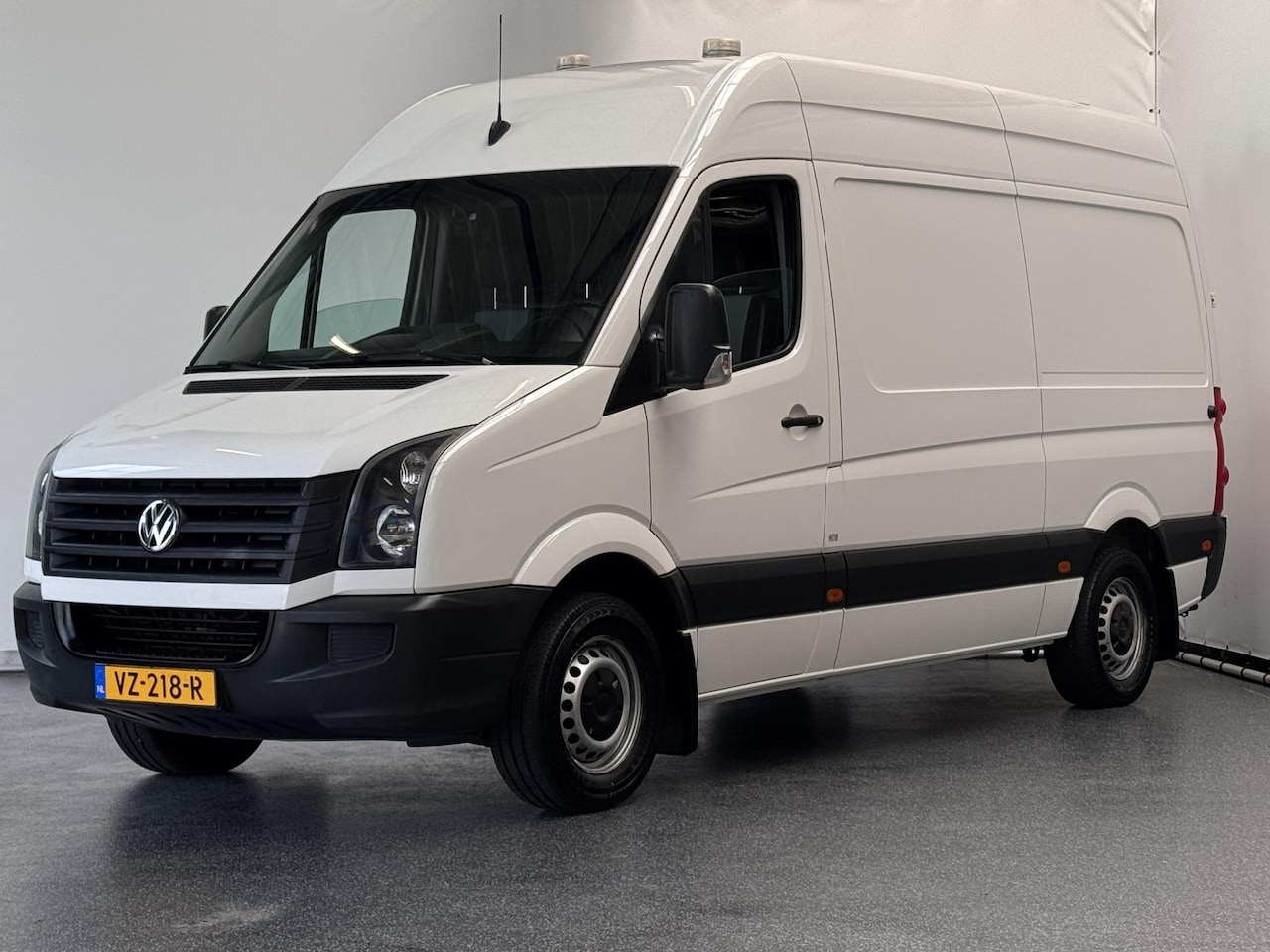 Volkswagen Crafter - 35 2.0 TDI L2H2 | Marge | Leer | Trekhaak - AutoWereld.nl