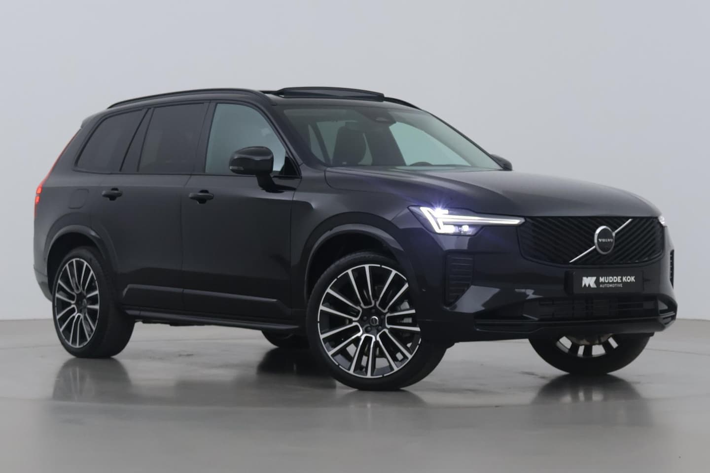 Volvo XC90 - T8 Plug-in hybrid Ultra Dark | FACELIFT | Bowers&Wilkins | Luchtvering | Head-Up | Panoram - AutoWereld.nl