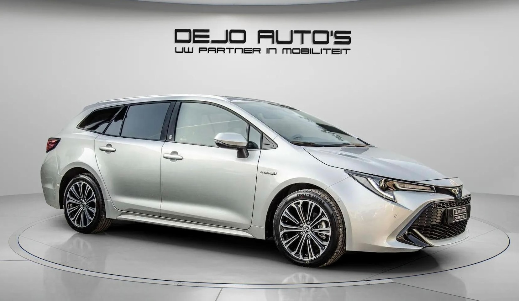 Toyota Corolla Touring Sports - 1.8 Hybrid TEAM D NAVI-CARPLAY PDC-V+A LED AFN-TREKHAAK - AutoWereld.nl