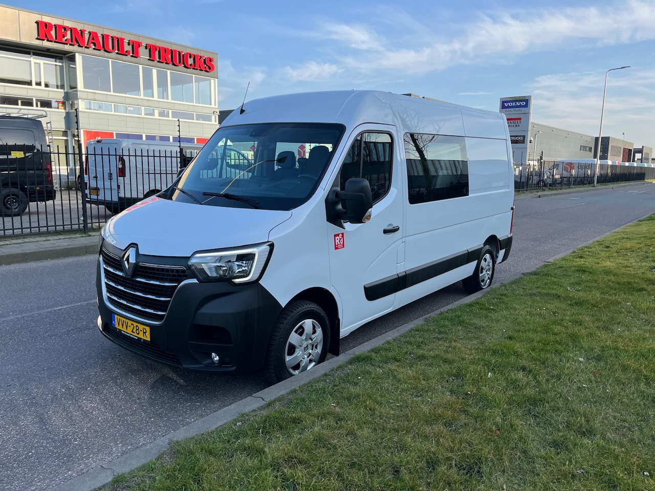 Renault Master - Red 150.35 L2 H2, Dubbele Cabine, Airco, Nav, Camera - AutoWereld.nl