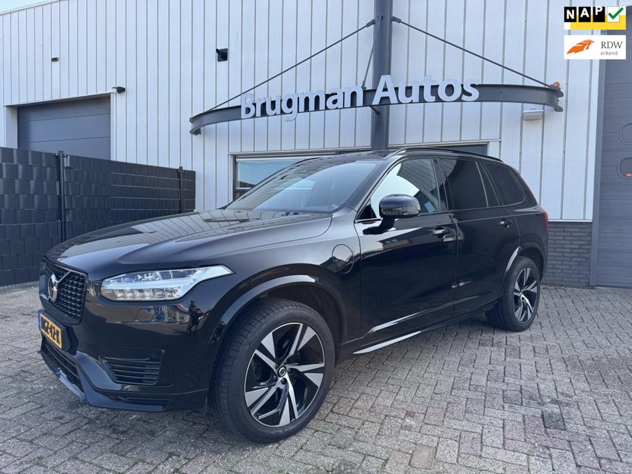 Volvo XC90 - T8 Hybride AWD R-Design panormadak ! - AutoWereld.nl