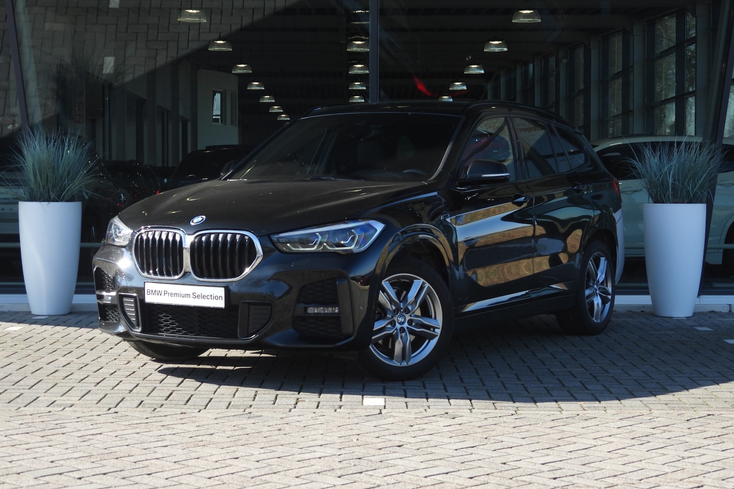 BMW X1 - xDrive25e M Sport Automaat / Sportstoelen / LED / Stoelverwarming / Cruise Control / PDC a - AutoWereld.nl