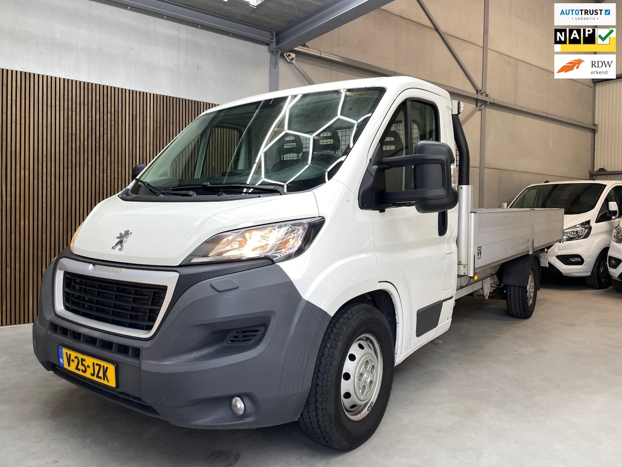 Peugeot Boxer - 335 2.0 BlueHDI L3 met maar liefst 163 PK - AutoWereld.nl