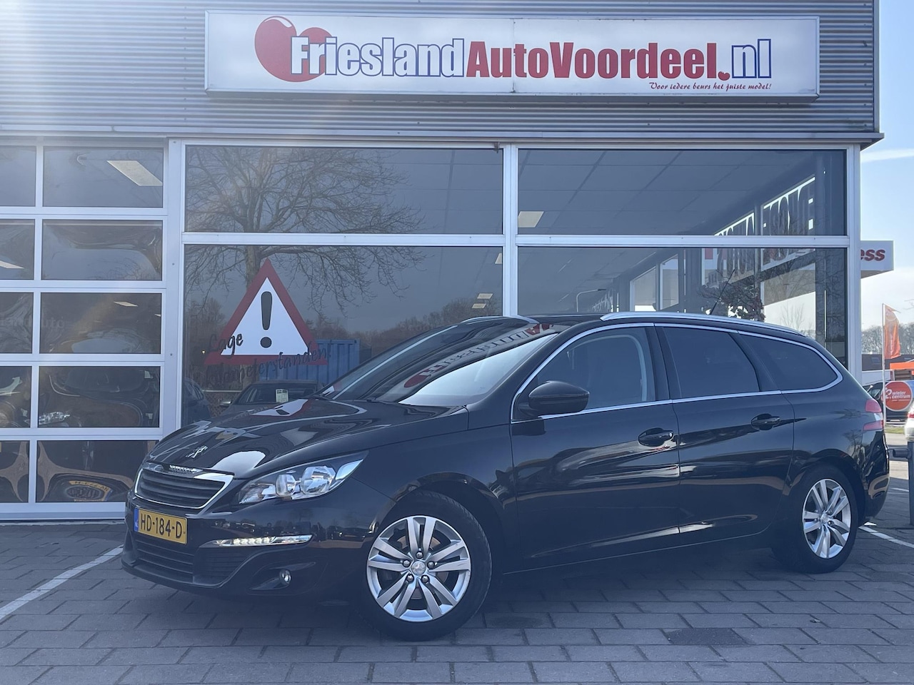 Peugeot 308 SW - 1.2 Lease Executive /Clima/Cruise/Panodak/Navi/Trekhaak/6 mnd Autotrust garantie/ - AutoWereld.nl