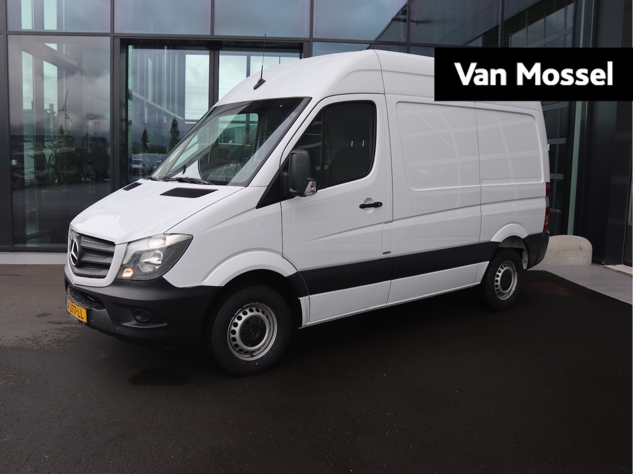 Mercedes-Benz Sprinter - 211 CDI Aut. L1H2 |NAVI/AIRCO/CAMERA/CRUISE CONTROL - AutoWereld.nl