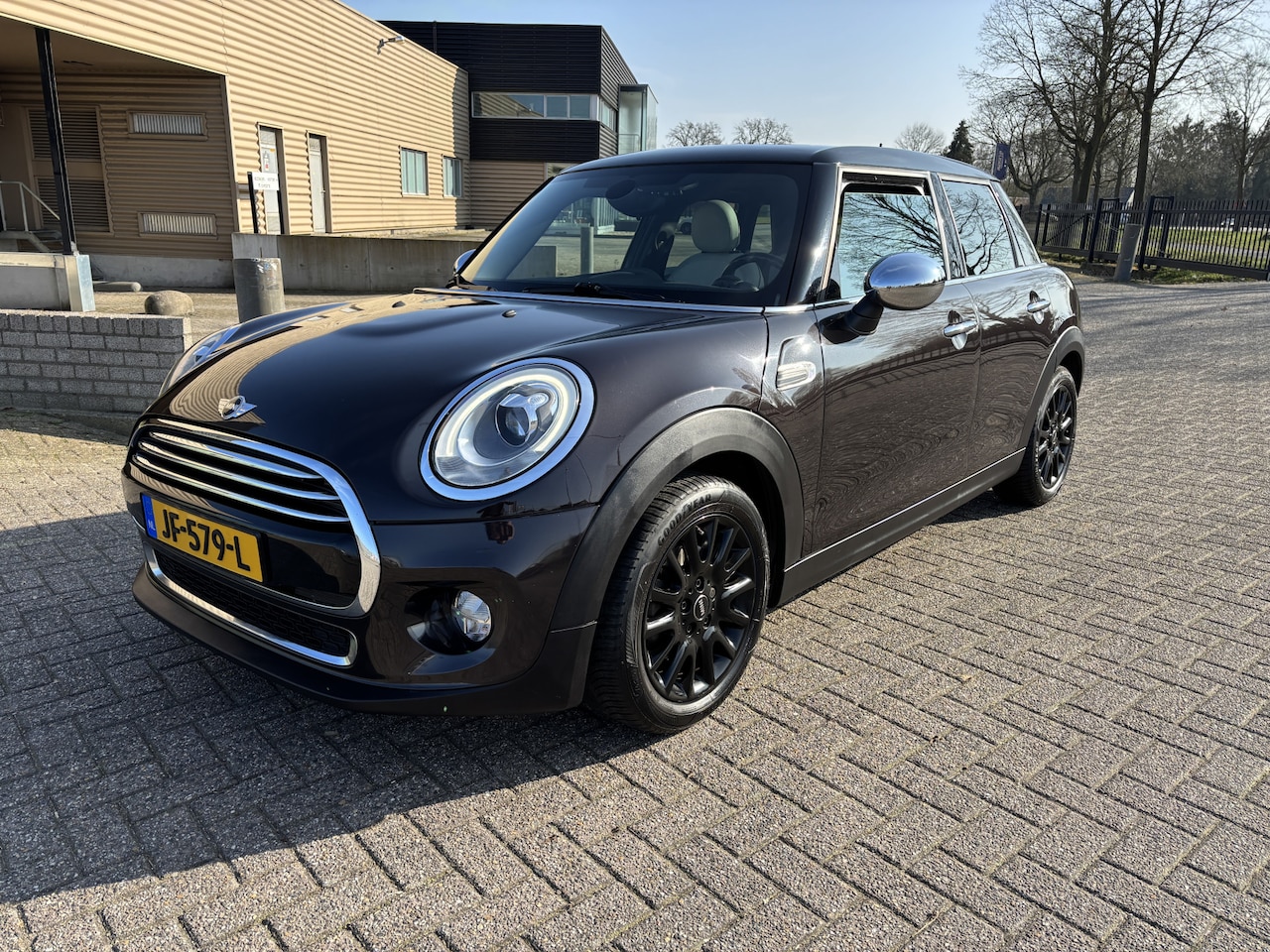 MINI Cooper - Mini 1.5 Pepper Business 5 deurs [ pano schuifdak,fm navi,leer,lmv ] - AutoWereld.nl