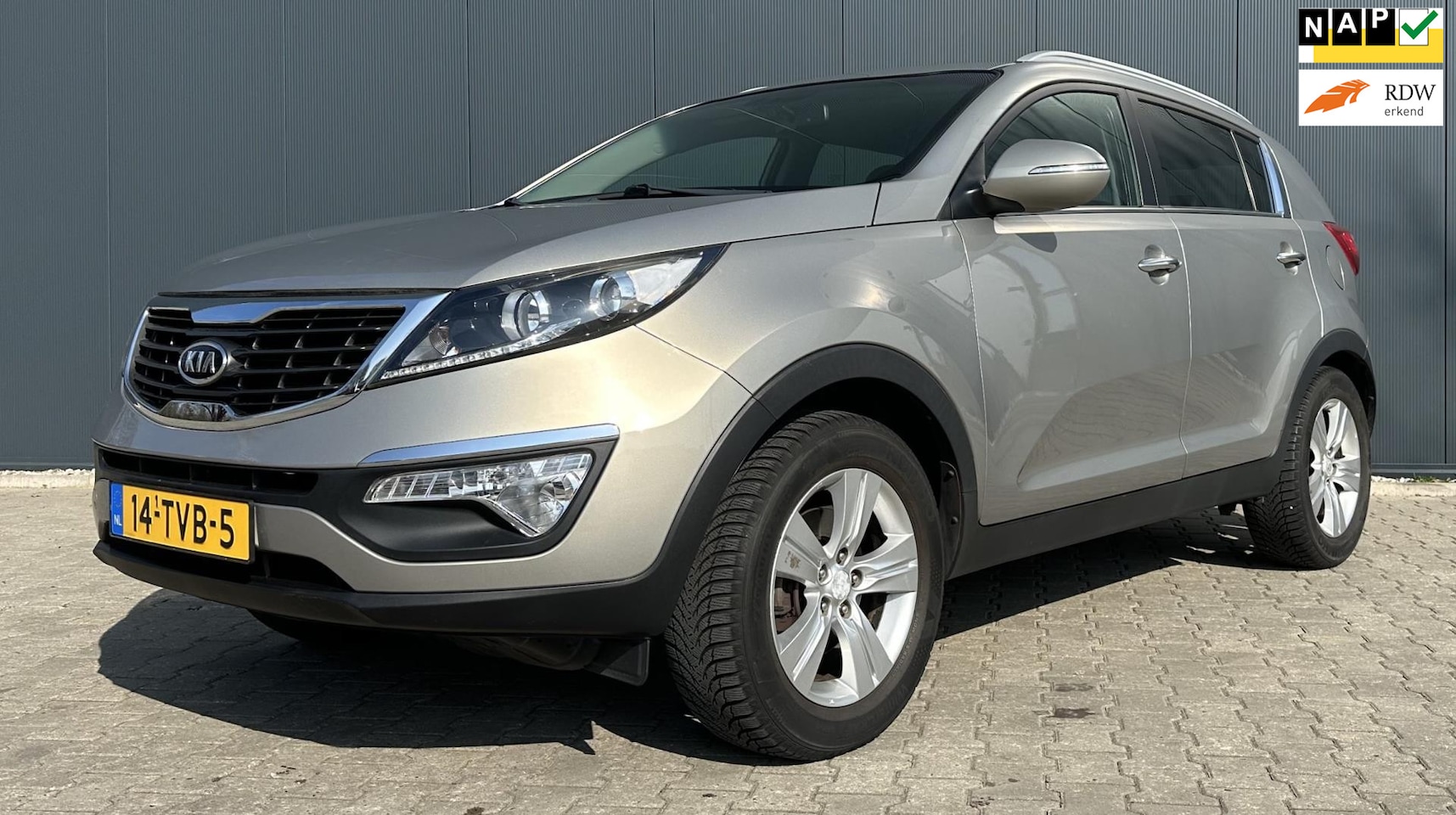 Kia Sportage - 2.0 X-ecutive Plus Pack Airco Cruise Camera Trekhaak Navi - AutoWereld.nl