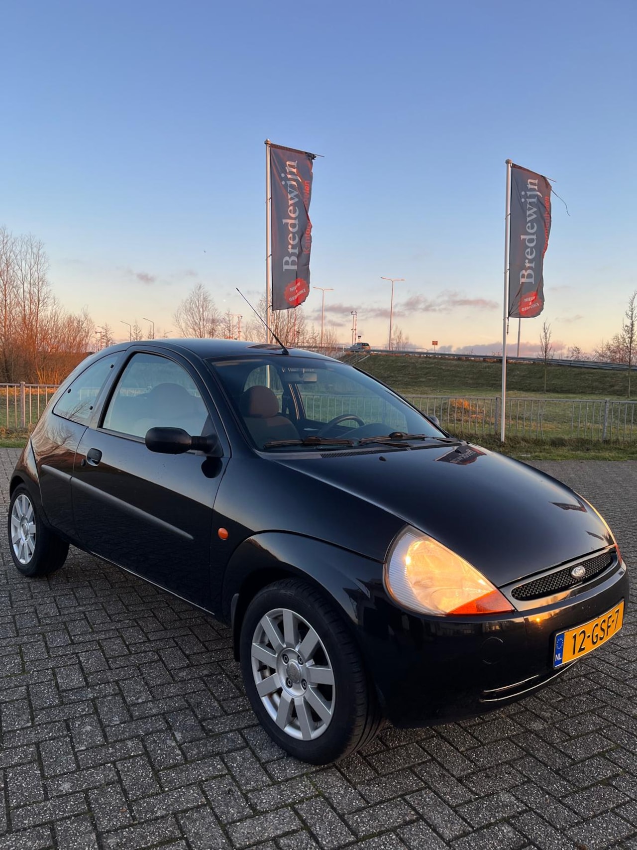 Ford Ka - 1.3 Cool & Sound Lm velgen 2de Eigenaar APK Sept 2025 - AutoWereld.nl