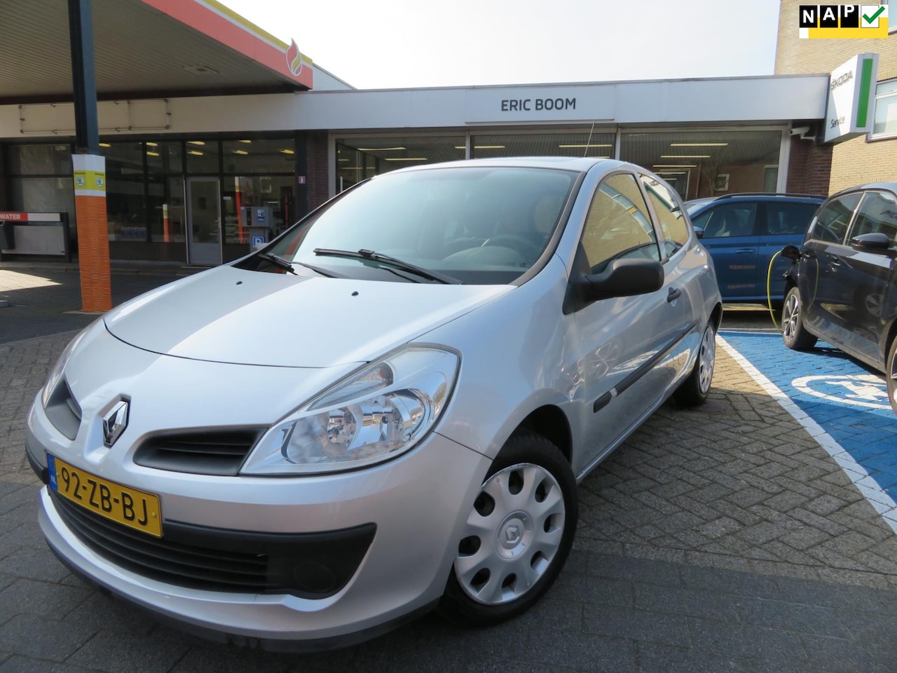 Renault Clio - 1.2-16V BUS. LINE AIRCO 62DK !! DISTRIBUTIE BIJ 59DKM VERVANGEN ! OPENDAK! - AutoWereld.nl